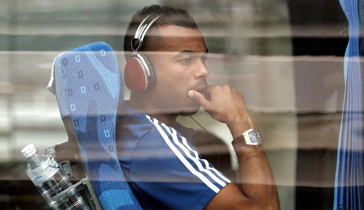 Diboyong Chelsea dengan harga lima juta poundsterling plus William Gallas dari Arsenal, Ashley Cole selalu menjadi pilihan utama pada posisi bek kiri. Pada masanya Cole menjadi salah satu full back kiri terbaik di dunia. (EPA/Rungroj Yongrit)