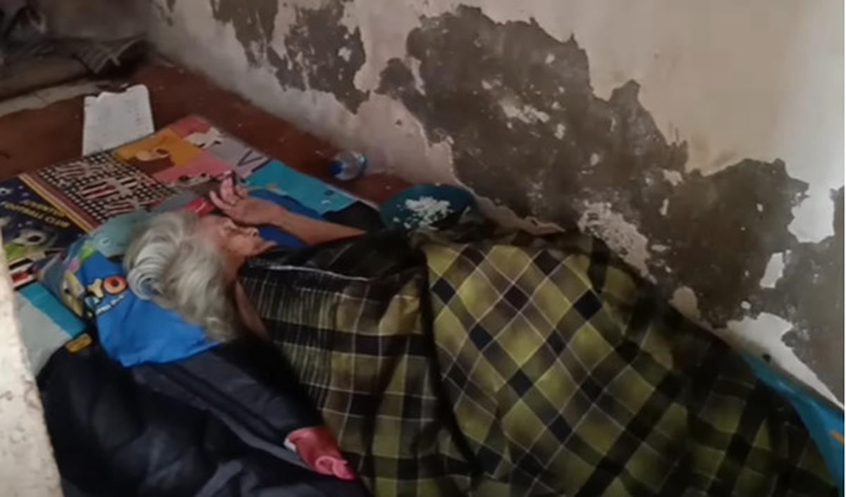 Ipda Purnomo sempat ikut melihat kediaman Tasmini di sebuah rumah kecil sederhana.<br>