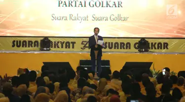 Presiden Joko Widodo (Jokowi) memberikan sambutan saat menghadiri HUT ke-54 Partai Golongan Karya (Golkar) di Jakarta, Minggu (21/10).Perayaan HUT Golkar ini mengangkat tema 'Bersama Rakyat, Kita Raih Kemenangan Pemilu 2019'. (Liputan6.com/Angga Yuniar)