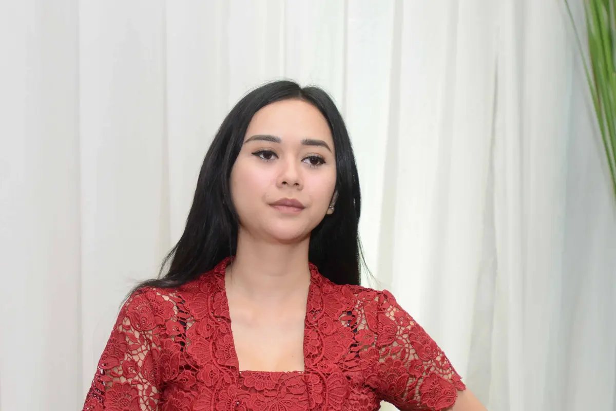 [Bintang] Aura Kasih