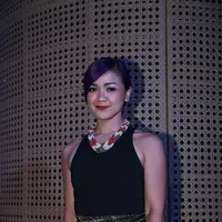 Kepedulian Nirina dengan mengajak kedua anaknya mendalami budaya dan sejarah Indonesia menjadi bukti kasih sayang sebagai orang tua. (Andy Masela/Bintang.com)