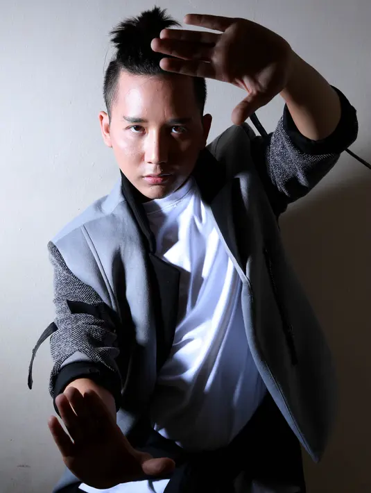 Rangga pun tak kalah menawan dari rekan-rekannya di dunia musik (Foto: Muhammad Akrom Sukarya)