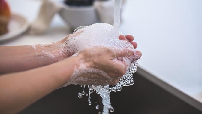Waspada virus corona, cuci tangan dengan sabun antiseptik jadi salah satu cara terhindar dari terjangkitnya virus yang berbahaya pada tubuh.