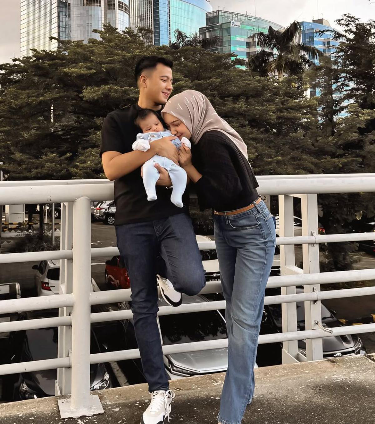 Melody Prima Perlihatkan Wajah Anak Ketiga, Harmoni Keluarga yang Memikat