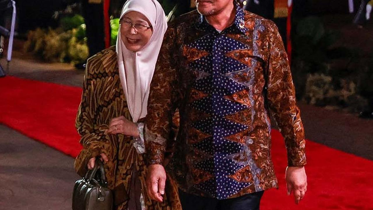 Perdana Menteri Malaysia, Anwar Ibrahim dan istrinya Wan Azizah Wan Ismail.