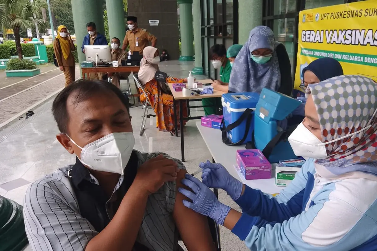 Kejar Capaian Vaksinasi Covid-19 di Masyarakat, Pemkot Tangerang Buka Gerai hingga Malam Hari