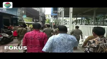 Petugas telah mengamankan tiga pedagang pemicu kericuhan PKL yang menyerang Satpol PP di Tanah Abang. Dari jumlah tersebut, dua di antaranya ditetapkan sebagai tersangka.