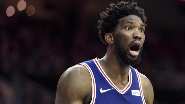 Ekspresi Joel Embiid saat Sixers bertemu Suns di lanjutan NBA