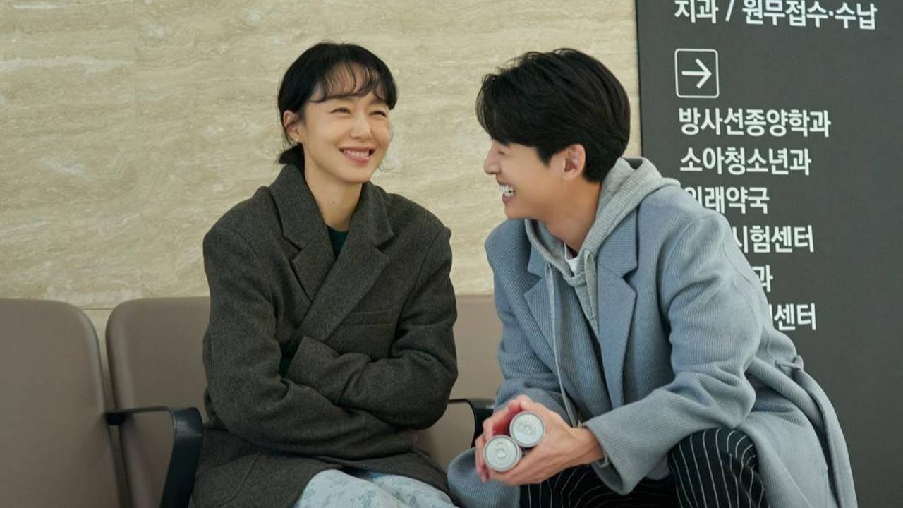 1.&nbsp;Crash Course in Romance: Kehangatan Kisah Romantis Orang Dewasa (Januari 2023)