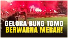 Laga Persebaya Surabaya vs Bali United sempat tertunda beberapa saat akibat aksi para Bonek yang menyalakan flare di Stadion Gelora Bung Tomo, Surabaya, Jumat (23/5/2025) malam WIB.