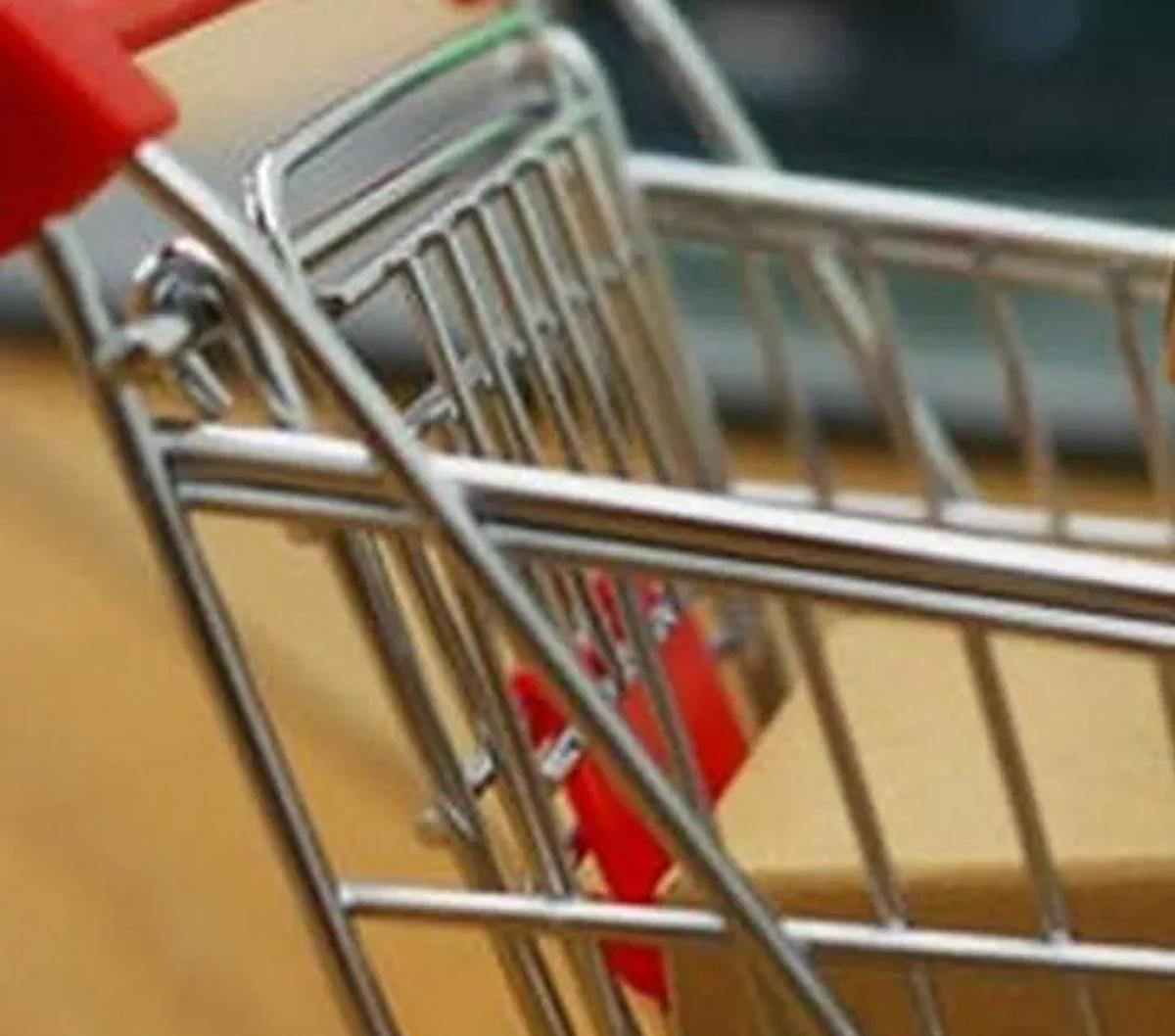 "Pada prinsipnya barang-barang lokal kan sudah bagus semua ya, tinggal bagaimana kita mengajak konsumen Indonesia untuk yuk kita sama-sama beli dan pakai produk-produk dalam negeri," ucapnya.&nbsp;<br>