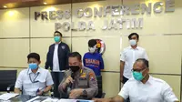 Konferensi pers Polda Jatim terkait penangkapan dua pelaku peretas website KPU Kabupaten Jember. (Foto: Liputan6.com/Dian Kurniawan)
