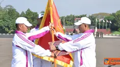 Citizen6, Cilandak: Komandan Pasmar-2 Brigadir Jenderal TNI (Mar) Sturman Panjaitan melepas Kontingen Korps Marinir dalam rangka Porwilbar 2012 di lapangan Kesatrian Marinir Hartono, Bhumi Marinir Cilandak, Jakarta Selatan, Rabu (23/5). (Pengirim: Marinir