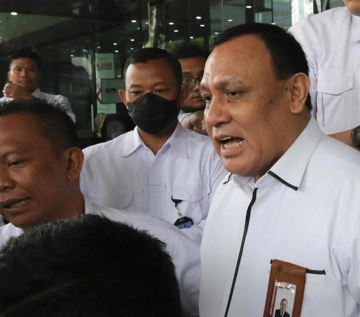 Ketua KPK Firli Bahuri seusai menjalani pemeriksaan terkiat pelanggaran etik oleh Dewan Pengawas (Dewas) KPK di Gedung ACLC KPK, Jakarta, Senin (20/11/2023).<br>