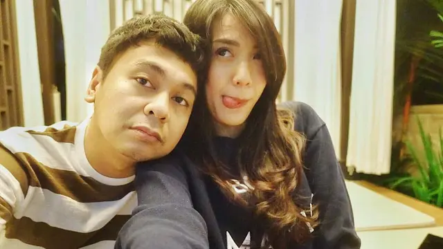 [Fimela] Raditya Dika dan Anissa Aziza