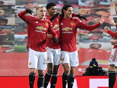 Manchester United dan Liverpool akan bersua pada babak perempat final Piala FA 2023/2024 di Old Trafford, Minggu (17/3/2024). Pertemuan keduanya di Old Trafford pada ajang Piala FA menjadi yang keempat sepanjang sejarah, di mana tuan rumah Manchester United sukses menyapu bersih kemenangan pada tiga pertemuan sebelumnya. Berikut daftar 3 kemenangan MU atas Liverpool di ajang Piala FA saat bermain di Old Trafford. (AFP/Pool/Laurence Griffiths)