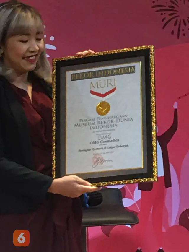 Bagikan 77.777 Kosmetik Saat HUT ke-77 RI, Brand Lokal Raih Rekor MURI