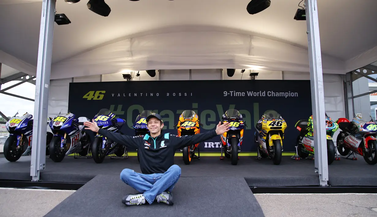 Pada acara ini terpampang motor pertama sampai terakhir saat Valentino Rossi menjadi jawara dunia. Mulai dari yang pertama Aprilia RS125 saat ia menjadi juara dunia kelas 125cc hinggal gelar terakhirnya di kelas MotoGP musim 2009, Yamaha YZR-M1. (AFP/Jose Jordan)