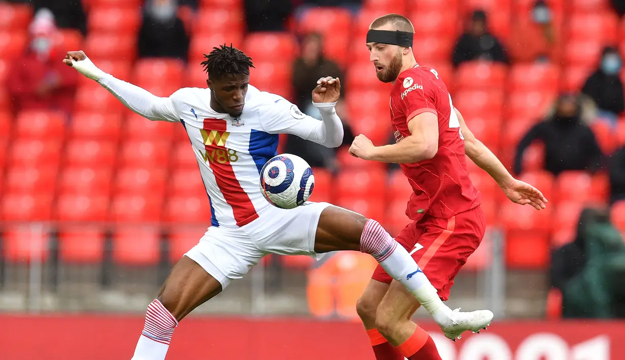 Nathaniel Phillips hanya membuat tiga penampilan untuk Liverpool di musim yang sedang berjalan. Bek tengah asal Inggris tersebut tercatat baru mengantongi 134 menit bermain. Musim depan, Phillips akan dipinjamkan ke Bournemouth untuk dapat mendapatkan lebih banyak waktu bermain. (AFP/Paul Ellis)