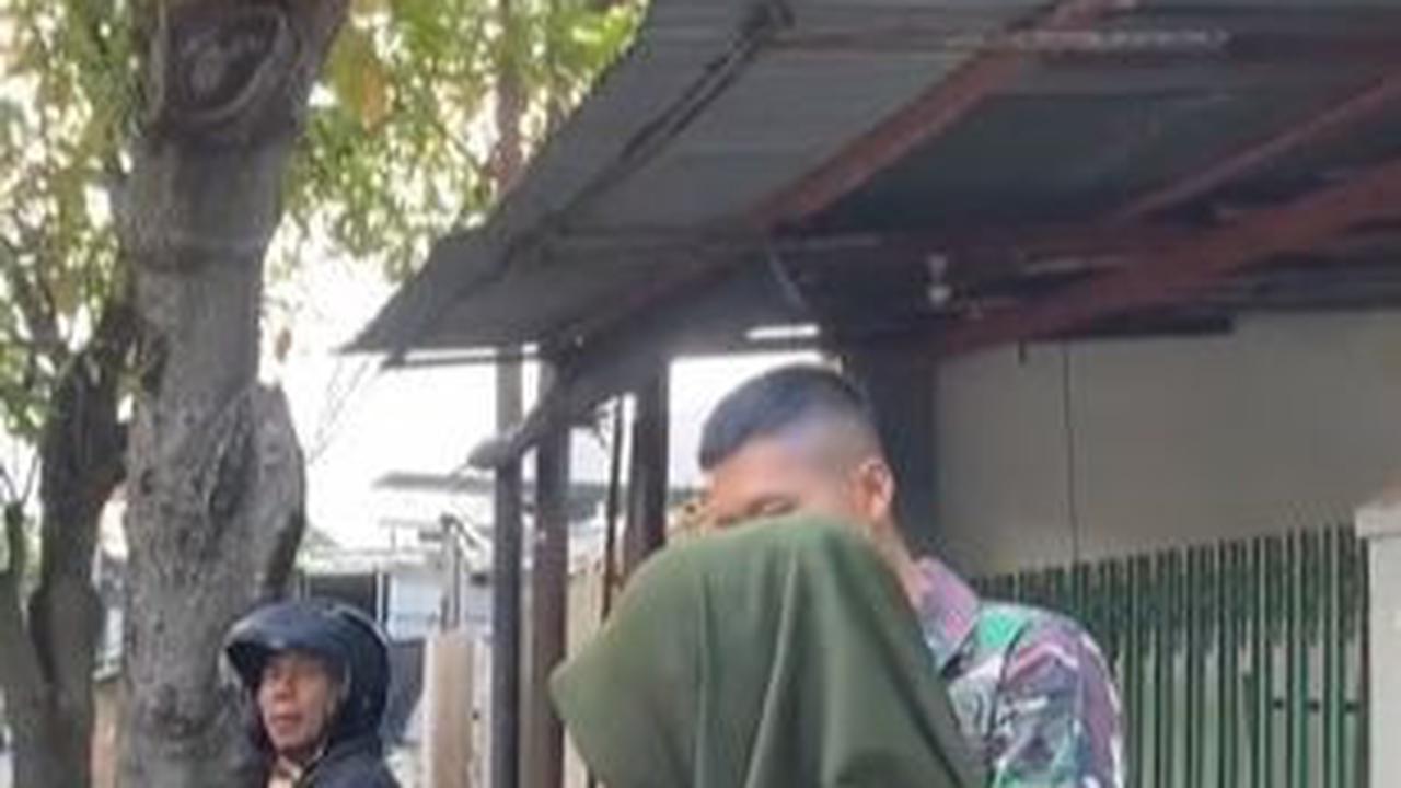 Momen Kompak Prajurit TNI dan Istri Jualan Es di Pinggir Jalan, Kerja Kerasnya jadi Sorotan
