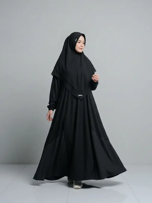 Gamis A-Line Kombinasi Hitam dengan Potongan Longgar