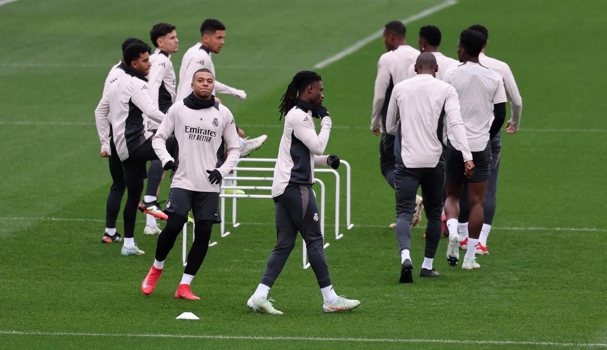 Kekalahan tersebut membuat Real Madrid turun ke peringkat urutan ketiga La Liga, tertinggal tiga poin dari Barcelona yang berada di puncak. (Thomas COEX/AFP)