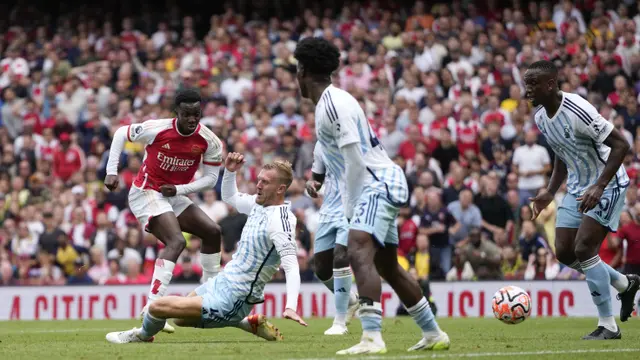 Foto: Aksi Percaya Diri Pemain Arsenal saat Melawan Nottingham Forest di Pekan Pertama Liga Inggris 2023 / 2024