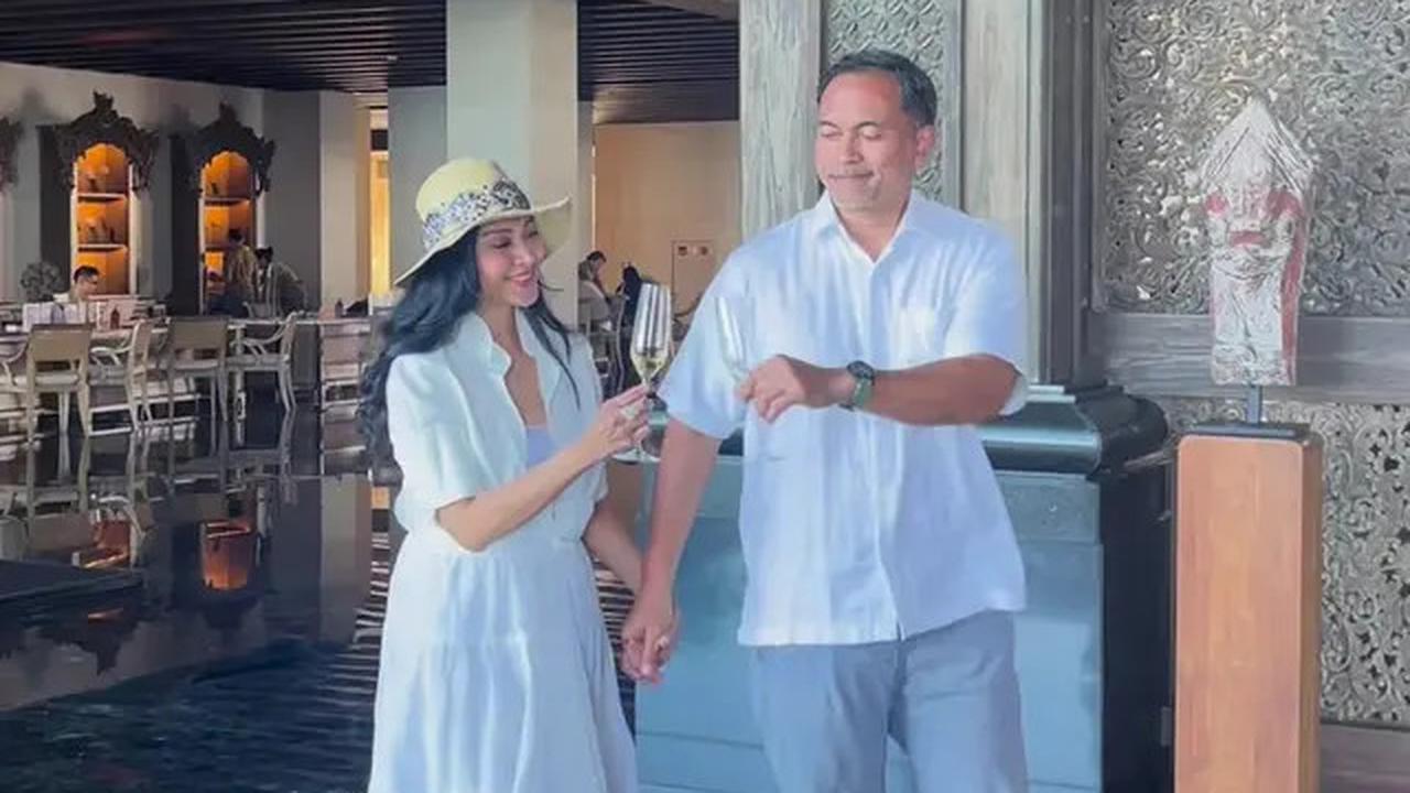 7 Potret Diah Permatasari dan Suami Anniversary ke-28, Kenang Foto Awal Pacaran