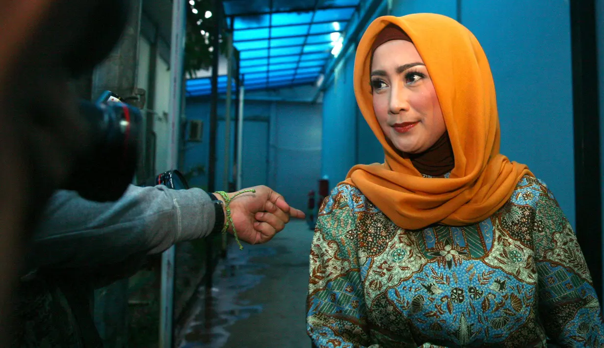 Awet Muda, Begini Cara Desy Ratnasari Rawat Diri - Photo Fimela.com
