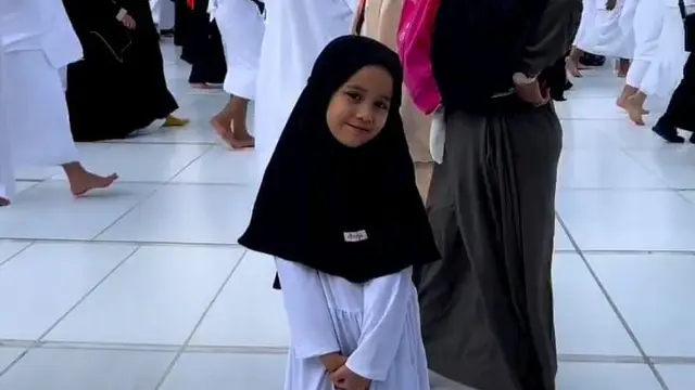 Sempat 3 Kali Ditunda, Ini 7 Momen Ryana Dea saat Jalani Umrah
