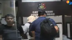 Bupati Buton Selatan Agus Faisal Hidayat ditangkap penyidik KPK di rumah dinasnya di Kabupaten Buton Selatan, sekitar pukul 17.00 WITA.