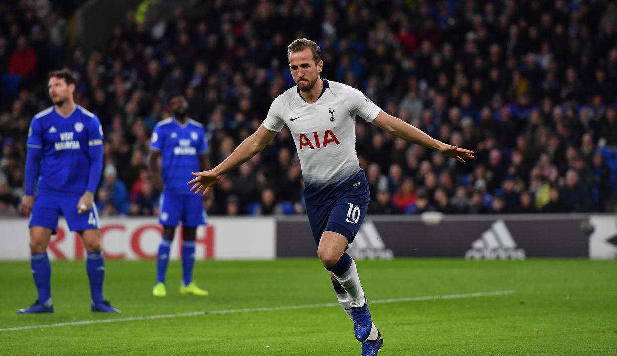 3. Harry Kane – Penyerang Spurs yang selalu tampil konsisten mencetak lebih dari 10 gol di setiap musimnya. Imbasnya Kane meraih gelar sepatu emas Premeir League di musim 2015/16 dan 2016/17. (AFP/Glyn Kirk)