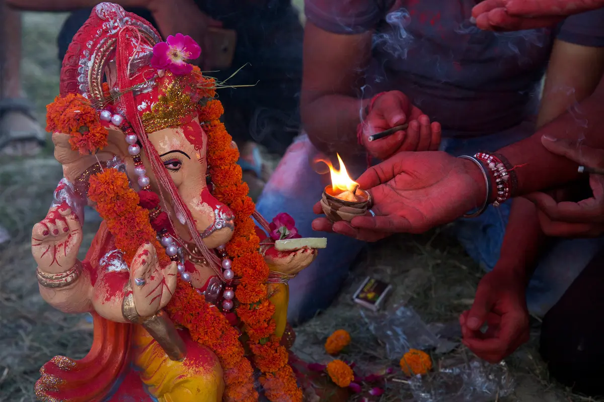 Rayakan Hari Lahir Dewa Ganesha, Warga India Banjiri Kota Mumbai