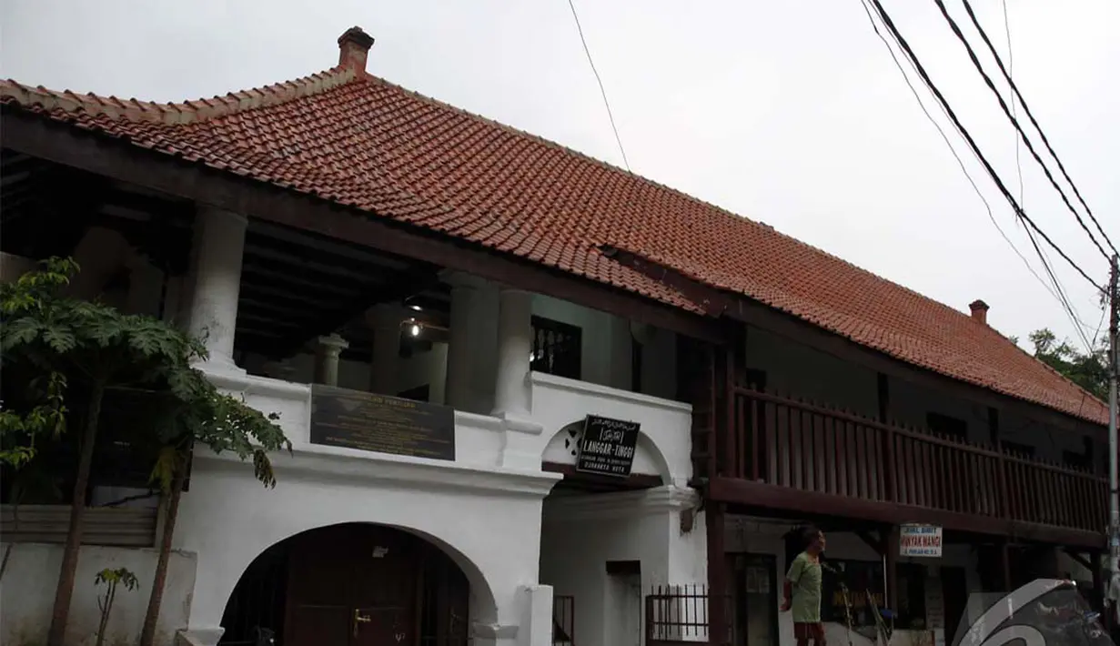 Masjid Langgar Tinggi adalah salah satu masjid tua di Jakarta yang dilindungi (Liputan6.com/Faizal Fanani)