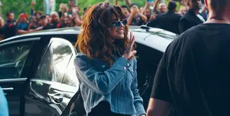 Selena Gomez menjadi perbincangan saat menyelesaikan Revival Tour karena beberapa dibatalkan. Apalagi ia mengaku ingin vakum sementara untuk menyembuhkan penyakitnya. Kini ia kembali menjadi perbincangan hangat. (Instagram/selenagomez)