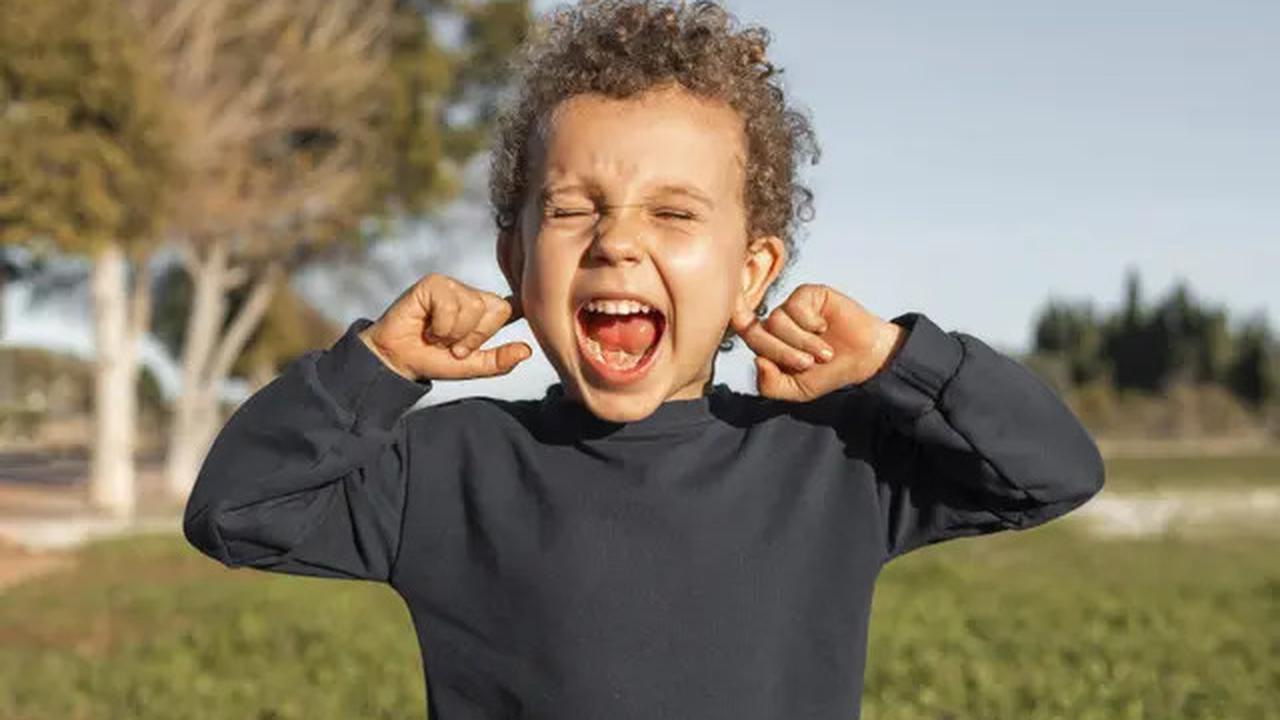 4 Cara Menenangkan Anak yang Mengalami Tantrum di Publik, Jangan Panik!