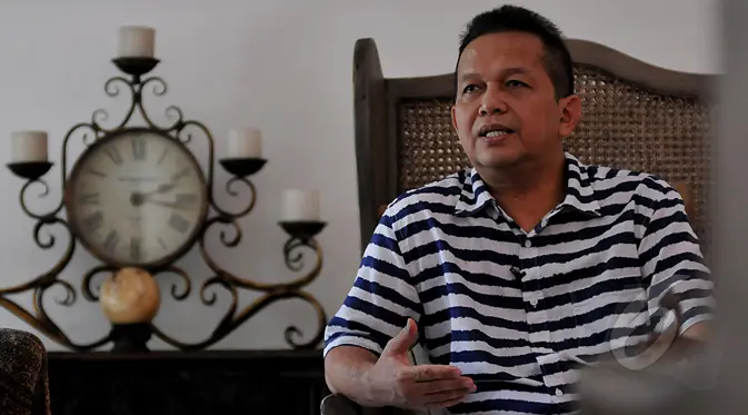 Ekspresi Sutrisno Bachir saat melakukan sesi wawancara khusus dengan tim Liputan6.com di kawasan Senayan, Jakarta, Sabtu (22/2/2015).(Liputan6.com/Johan Tallo)