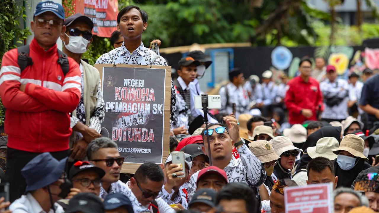 FOTO:  Aksi Ribuan Calon PPPK  Di Kantor KemenPAN-RB, Menolak Pengangkatan Oktober 2025