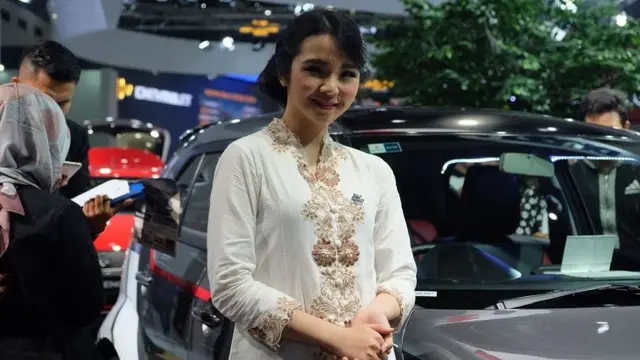 Mengintip Cantiknya SPG Berkebaya di IIMS 2018 (Arief Aszhari/Liputan6.com)