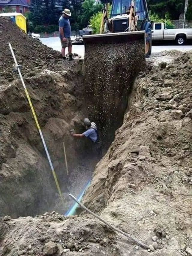 7 Potret Nyeleneh Pekerja Terjebak di Lokasi Pembangunan, Netizen: Tumbal Proyek