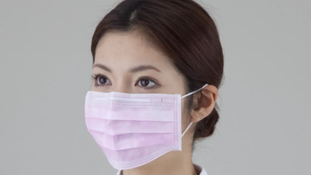 Penelitian Terbaru: Masker Pink Buat Wanita Tampak Lebih Menarik
