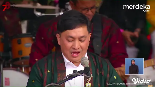Kahitna Utarakan Rasa Bangganya Bisa Hadir dan Menghibur di Acara Upacara Penurunan Bendera Merah Putih HUT RI Ke-78 . (YouTube MerdekaDotCom)