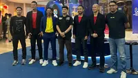 Empat legenda sepak bola ASEAN, Kurniawan Dwi Yulianto dan Ponaryo Astaman dari Indonesia, Safiq Rahim dari Malaysia, dan Baihakki Khaizan dari Singapura, meramaikan Trophy Reveal FIFA ASEAN Cup 2026 di Jakarta. (Bola.com/Muhammad Adi Yaksa).