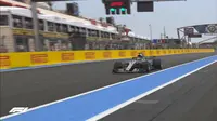 Pembalap Mercedes, Lewis Hamilton, meraih pole position pada kualifikasi F1 GP Prancis di Sirkuit Paul Ricard, Sabtu (23/6/2018). (Twitter/F1)