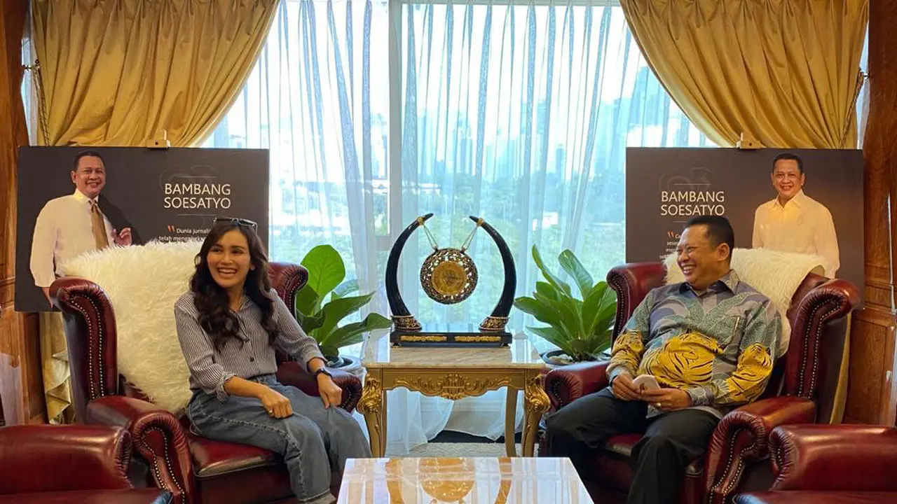 Ketua MPR Ngevlog bareng Ayu TIng Ting