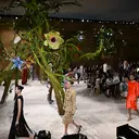 3 Tren dari Runway Paris Haute Couture 2026, Eksplorasi Tubuh sampai Teknologi