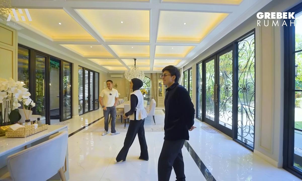 5 Potret Dapur di Istana Megah Putri Zulhas & Zumi Zola, Seluas Lapangan Sepakbola & Mewah dengan Sentuhan Emas