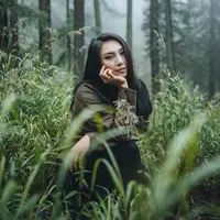ilustrasi zodiak perempuan/Photo by Cozies Tone on Unsplash