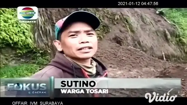 Hujan deras yang mengguyur wilayah pegunungan Bromo, Kabupaten Pasuruan, Jawa Timur, menyebabkan tebing setinggi 15 meter di tepi jalan utama menjadi longsor.