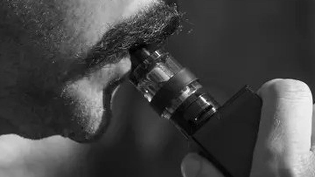 4 Risiko Kesehatan dari Kebiasaan Berbagi Vape, Termasuk Meningitis dan Herpes